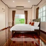 Downtown 3 Bedroom House With Pool