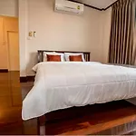 Downtown 3 Bedroom House With Pool