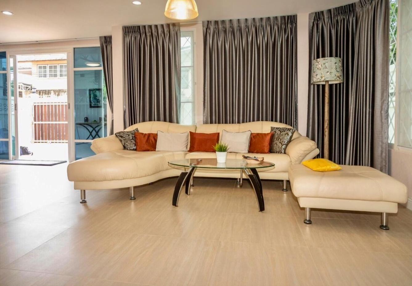 Downtown 3 Bedroom House With Pool *