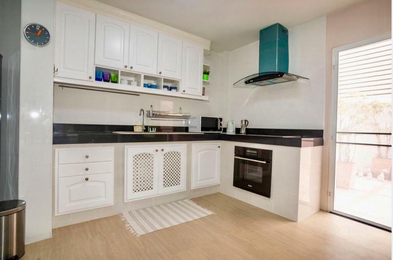 Downtown 3 Bedroom House With Pool